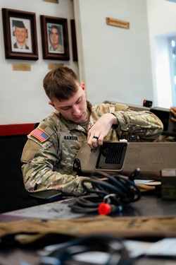 173rd Airborne Paratroopers Learn to “Bust” Drone Threats in C-UAS Class [Image 7 of 17]