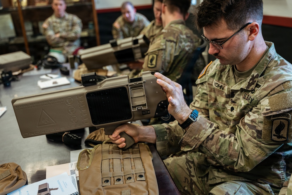 173rd Airborne Paratroopers Learn to “Bust” Drone Threats in C-UAS Class