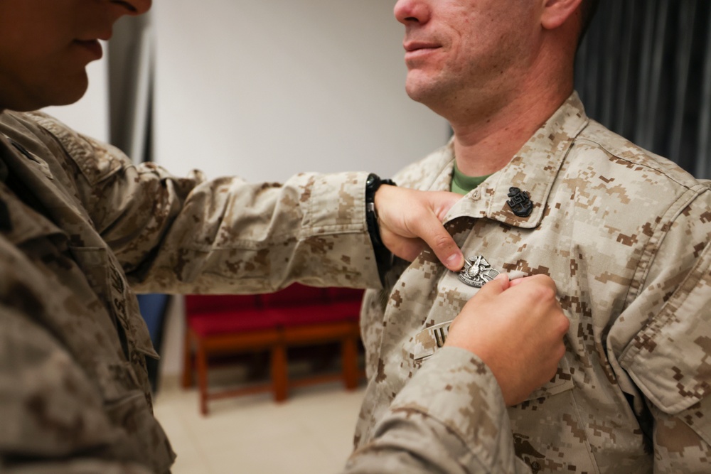 TF 51/5th MEB Sailor receives Fleet Marine Force pin