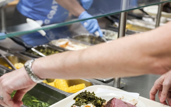 TF 51/5th MEB commanding general receives Thanksgiving meal at NSA Bahrain galley