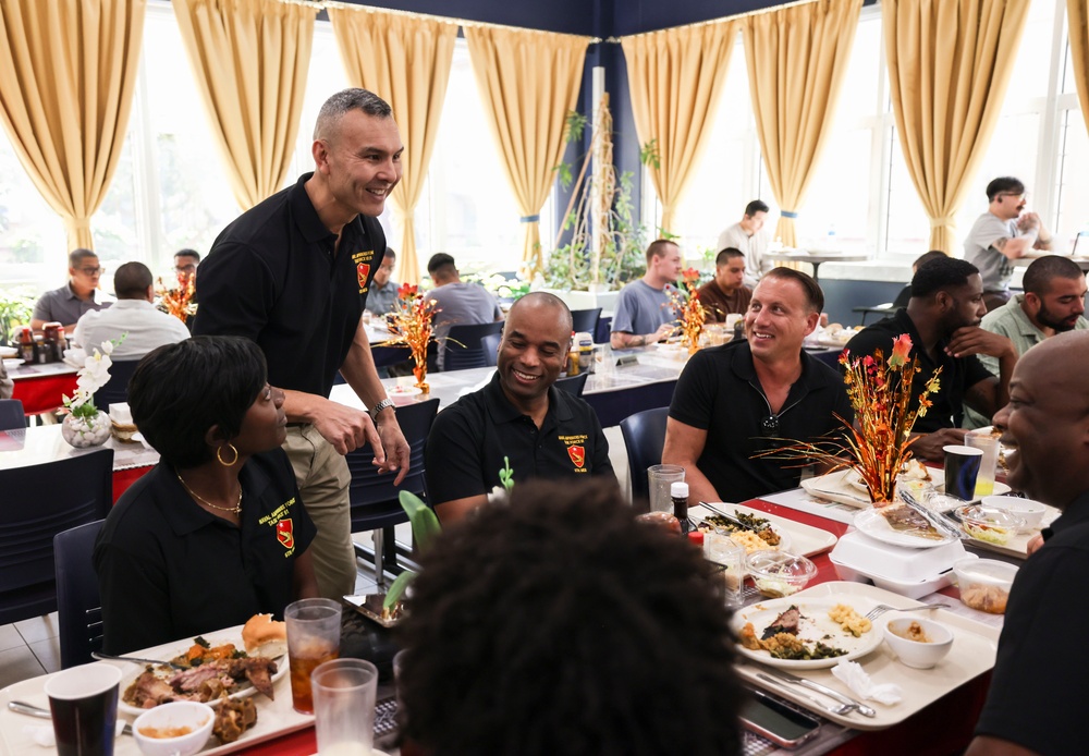 TF 51/5th MEB commanding general receives Thanksgiving meal at NSA Bahrain galley