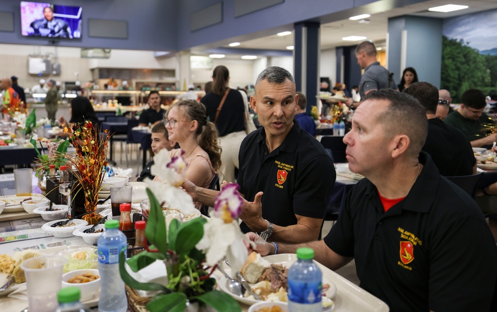 TF 51/5th MEB commanding general receives Thanksgiving meal at NSA Bahrain galley