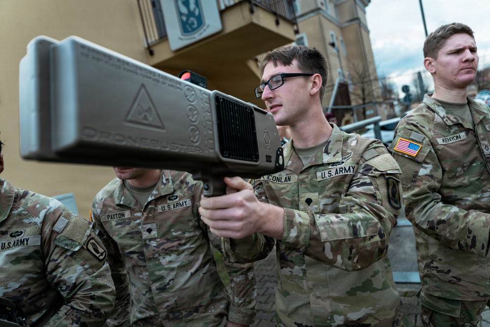 173rd Airborne Paratroopers Learn to “Bust” Drone Threats in C-UAS Class