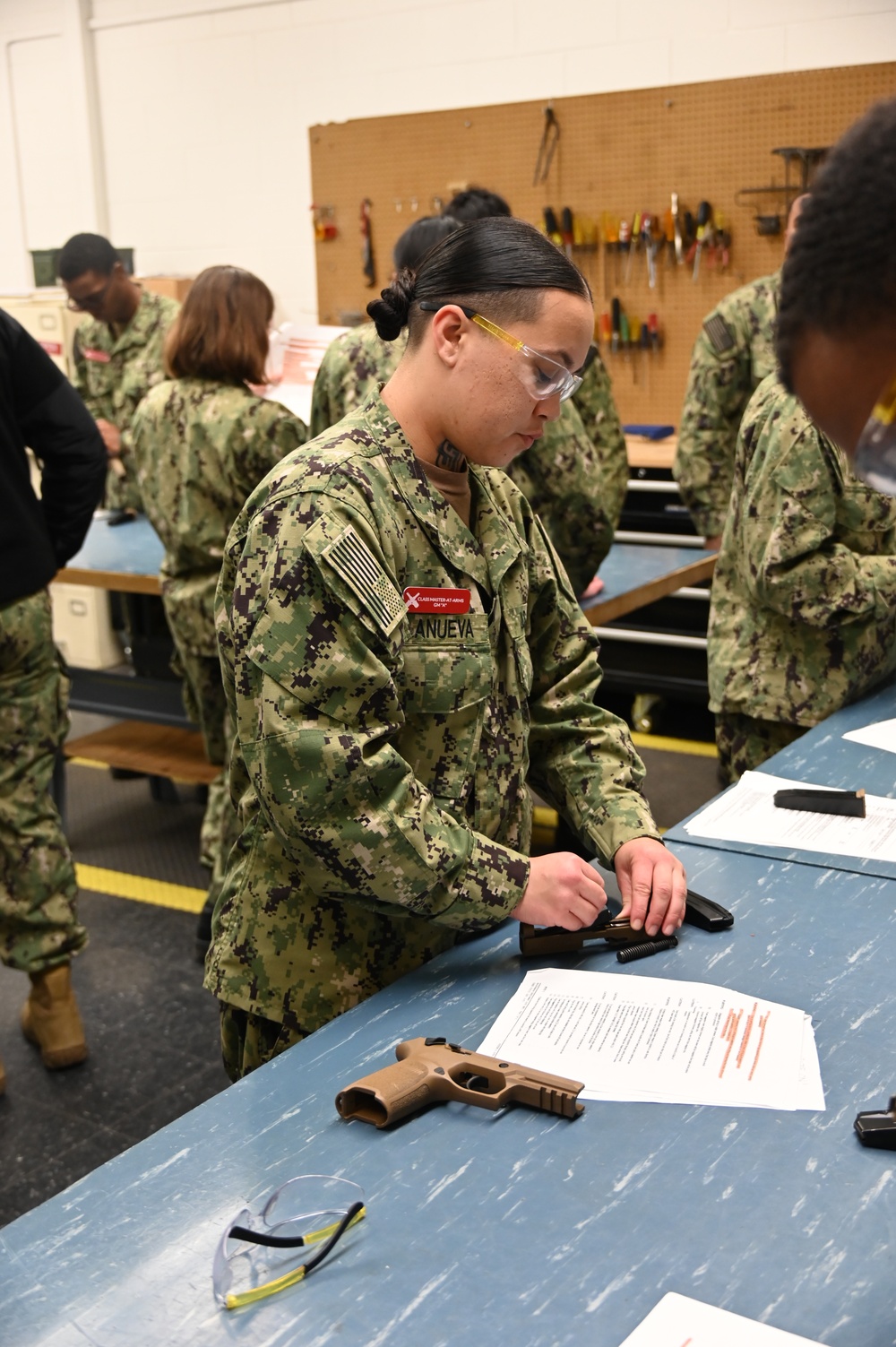 Gunner’s Mate Students Hone M-18 SIG Skills in Preparation for the Fleet