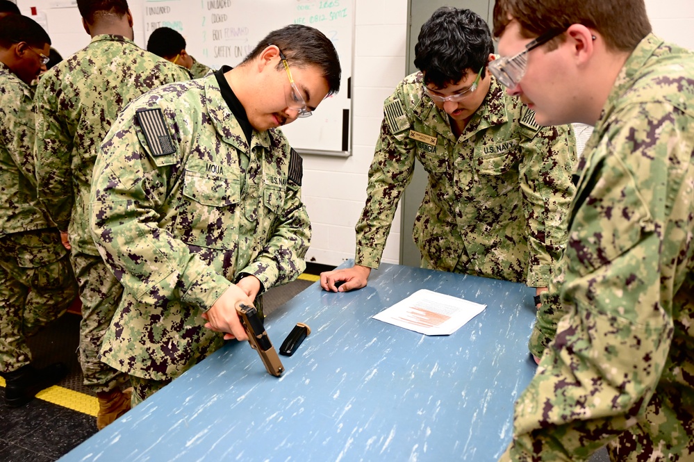 Gunner’s Mate Students Hone M-18 SIG Skills in Preparation for the Fleet