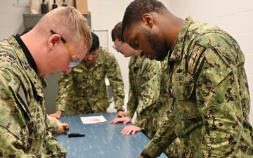 Gunner’s Mate Students Hone M-18 SIG Skills in Preparation for the Fleet
