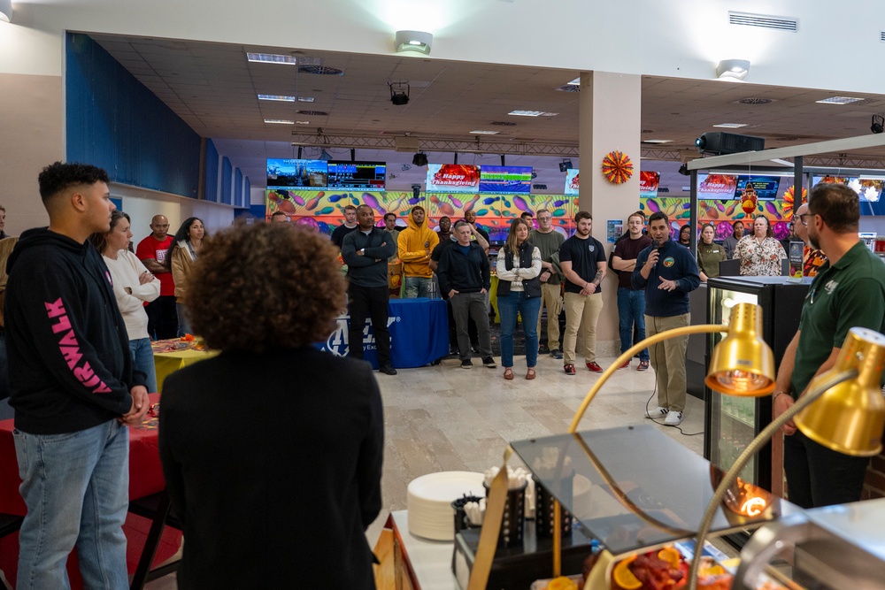 Leaders Onboard NSA Naples Enjoy Thanksgiving with Single Sailors