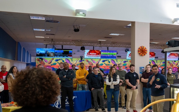 Leaders Onboard NSA Naples Enjoy Thanksgiving with Single Sailors