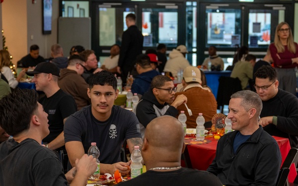 Leaders Onboard NSA Naples Enjoy Thanksgiving with Single Sailors