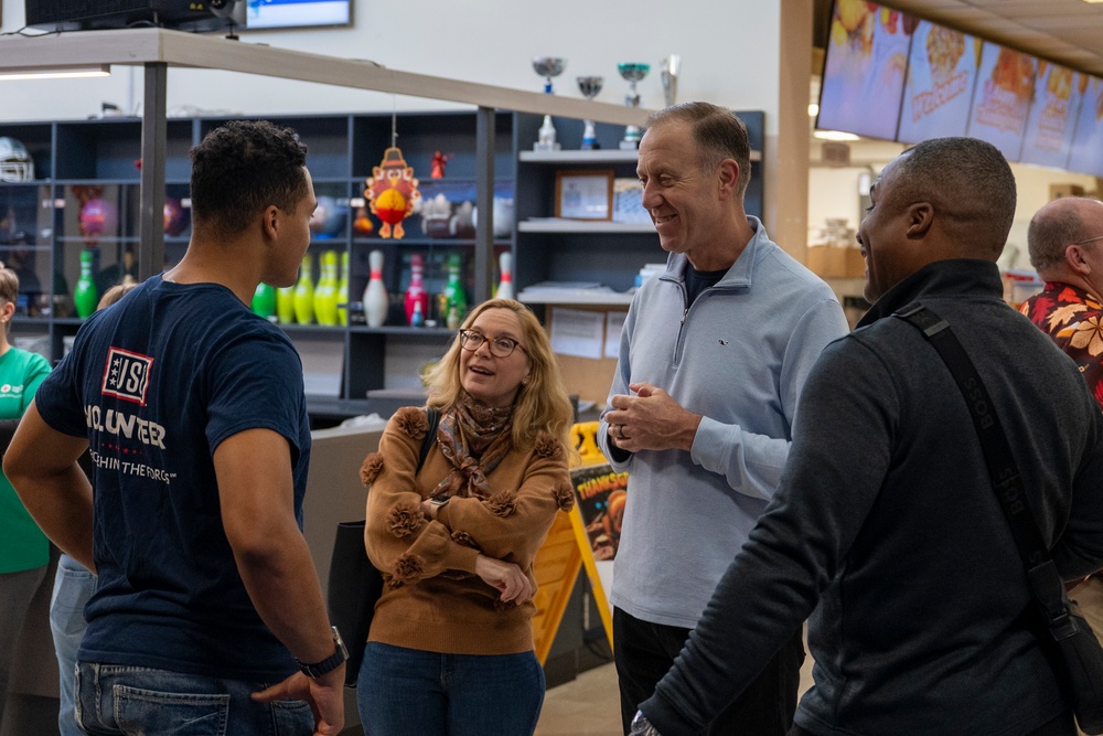 Leaders Onboard NSA Naples Enjoy Thanksgiving with Single Sailors