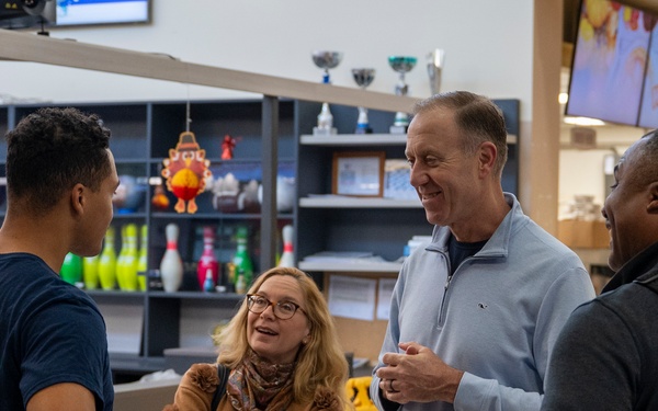 Leaders Onboard NSA Naples Enjoy Thanksgiving with Single Sailors