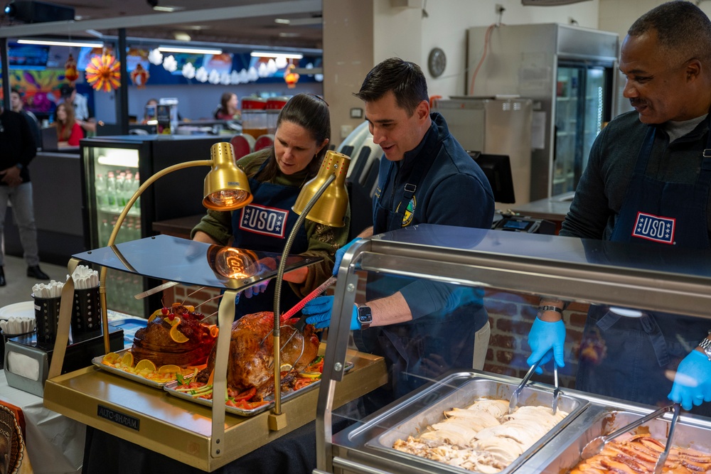 Leaders Onboard NSA Naples Enjoy Thanksgiving with Single Sailors