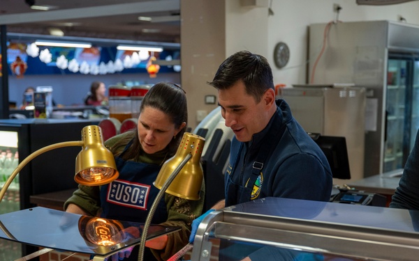 Leaders Onboard NSA Naples Enjoy Thanksgiving with Single Sailors