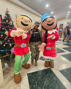 NEX patrons surprised and delighted during Navy Blue Holiday season [Image 2 of 9]