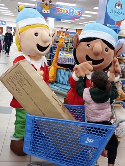 NEX patrons surprised and delighted during Navy Blue Holiday season [Image 4 of 9]