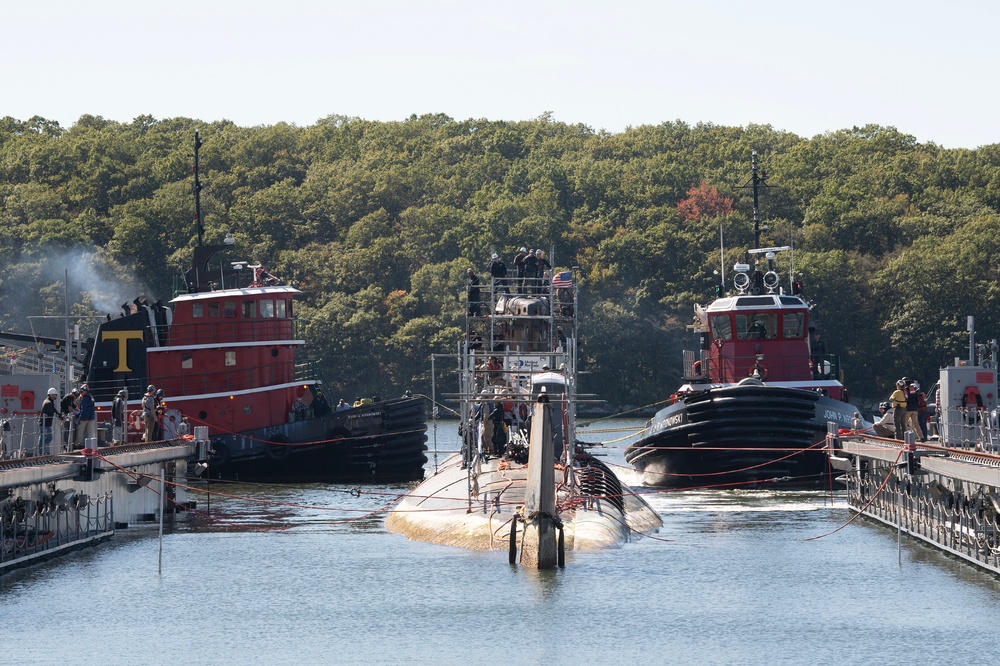 USS Albany (SSN 753) Docking