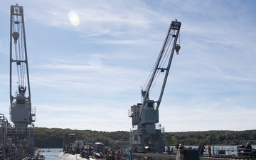 USS Albany (SSN 753) Docking