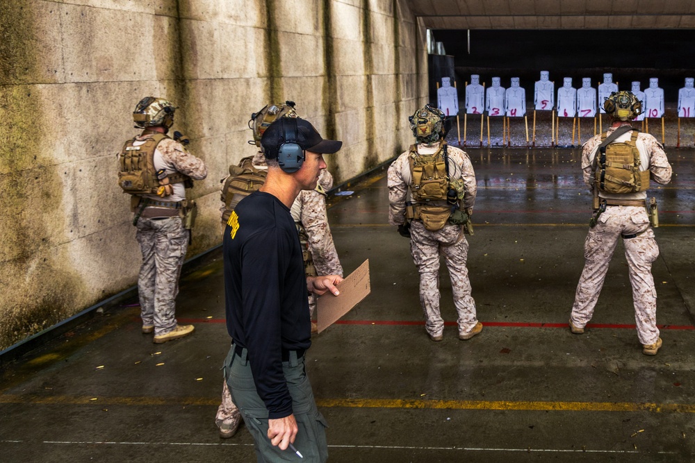 Reconnaissance Marines with the 24th Marine Expeditionary Unit conduct pistol and rifle shooting drills as a part of a modified qualification for Close Quarters Tactics training.