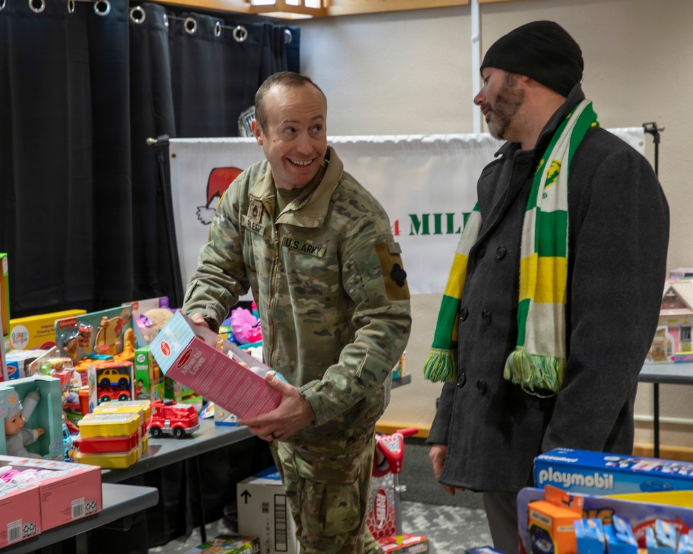 Fort Snelling hosts annual 'Toys 4 Military Kids&quot;