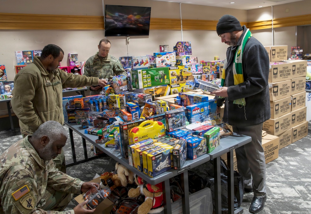 Fort Snelling hosts annual &quot;Toys 4 Military Kids&quot;