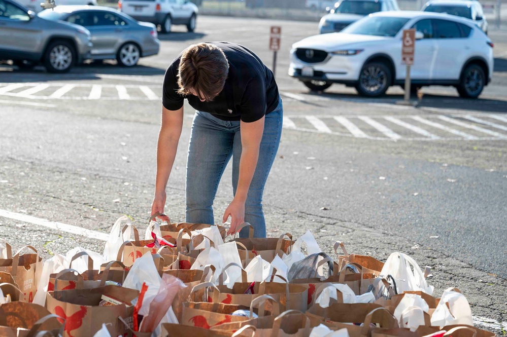 Airmen receive holiday meal kits thanks to generous donor