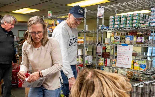 Airmen receive holiday meal kits thanks to generous donor