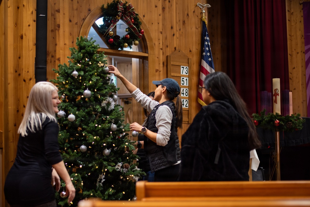 NAF Atsugi Chapel Decorates the Chapel