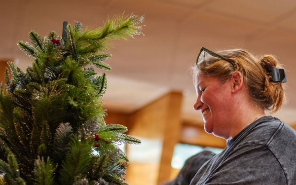 NAF Atsugi Chapel Decorates the Chapel