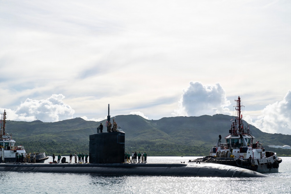 USS Greeneville (SSN 772) arrives in Guam