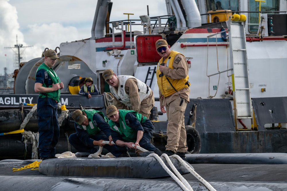 USS Greeneville (SSN 772) arrives in Guam