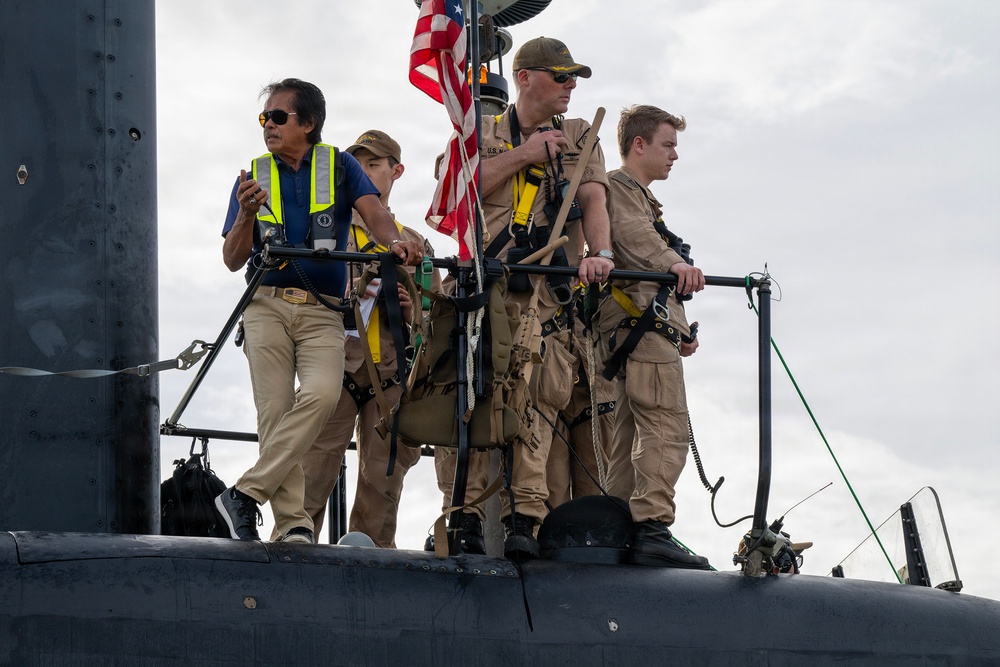 USS Greeneville (SSN 772) arrives in Guam