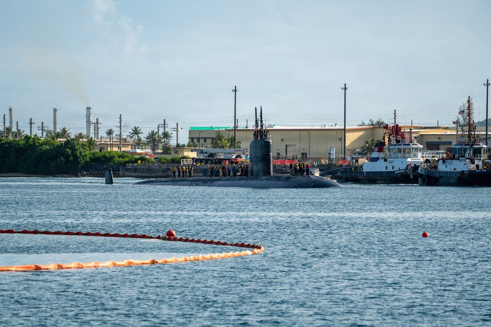 USS Tucson (SSN 770) arrives in Guam
