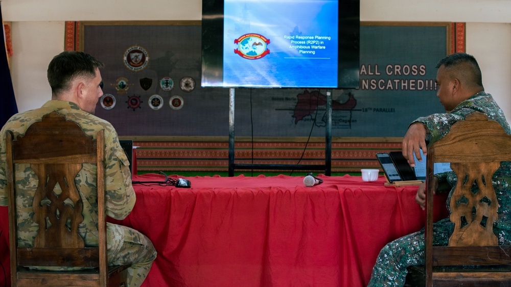 MRF-SEA Marines conduct Staff Exercise with Philippine Marines