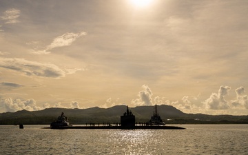 USS Tucson (SSN 770) arrives in Guam