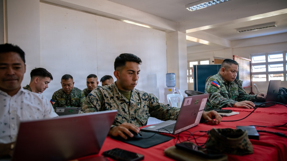MRF-SEA Marines conduct Staff Exercise with Philippine Marines