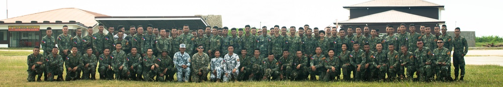 MRF-SEA, Philippine Marines Conduct TCCC Medical Exchange