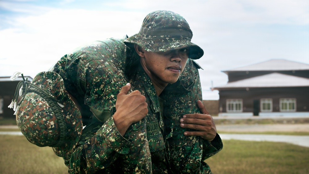 MRF-SEA, Philippine Marines Conduct TCCC Medical Exchange