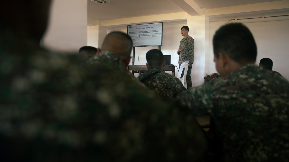 MRF-SEA, Philippine Marines Conduct TCCC Medical Exchange