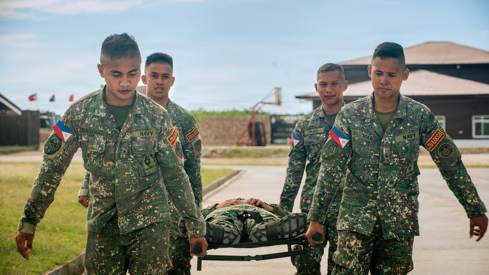 MRF-SEA, Philippine Marines Conduct TCCC Medical Exchange