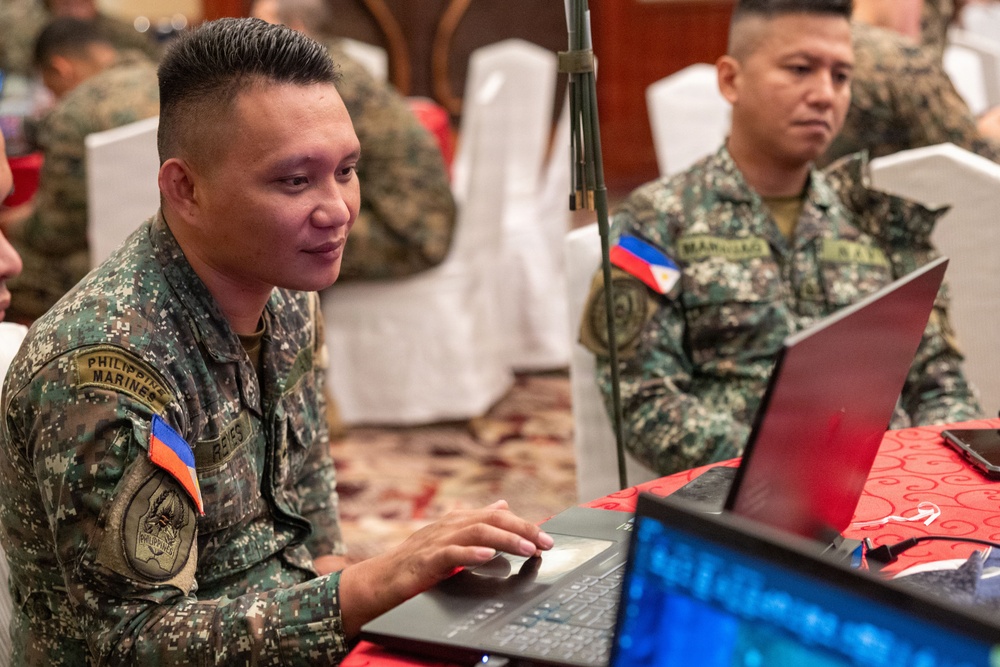 MRF-SEA Marines and Philippine service members conduct Tactical Assault Kit Training
