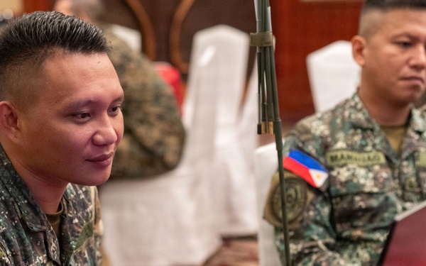 MRF-SEA Marines and Philippine service members conduct Tactical Assault Kit Training