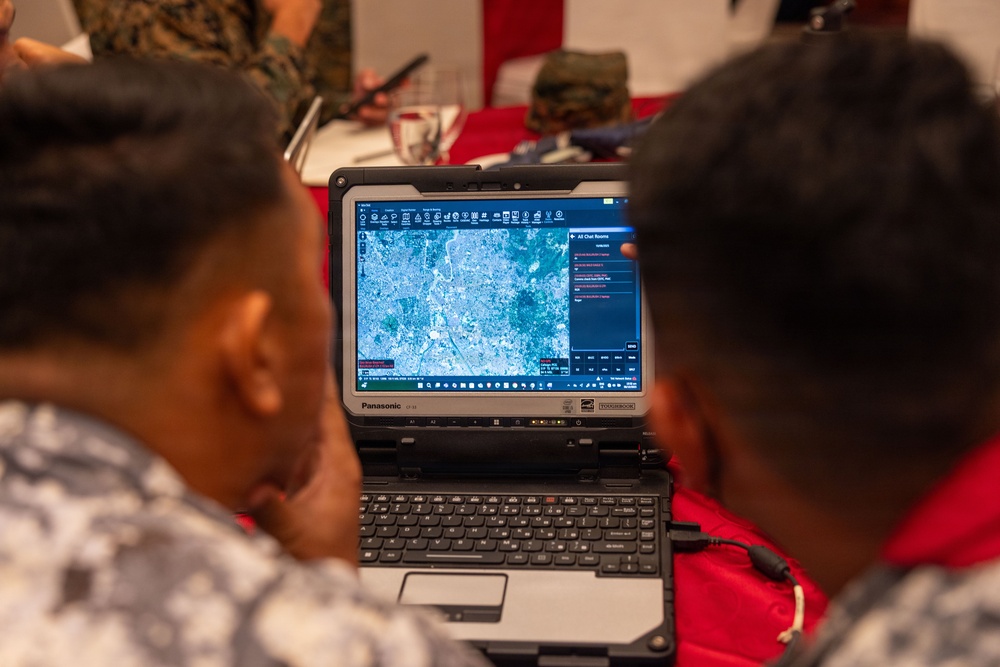 MRF-SEA Marines and Philippine service members conduct Tactical Assault Kit Training