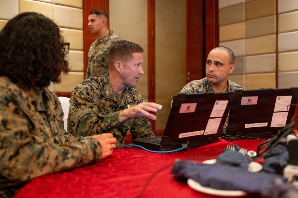 MRF-SEA Marines and Philippine service members conduct Tactical Assault Kit Training