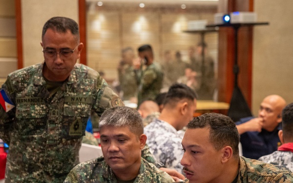 MRF-SEA Marines and Philippine service members conduct Tactical Assault Kit Training