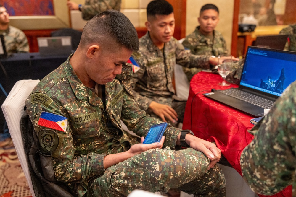 MRF-SEA Marines and Philippine service members conduct Tactical Assault Kit Training