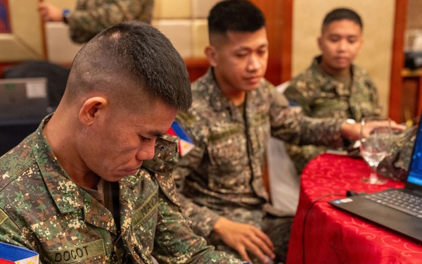 MRF-SEA Marines and Philippine service members conduct Tactical Assault Kit Training