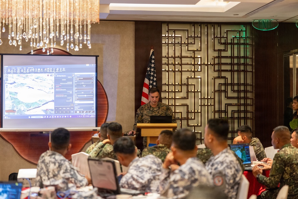 MRF-SEA Marines and Philippine service members conduct Tactical Assault Kit Training