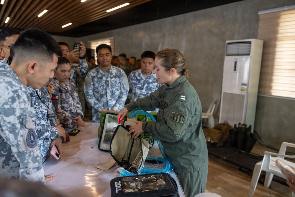 U.S. Marines, Sailors, Philippine Service Members Conduct En route Care Training