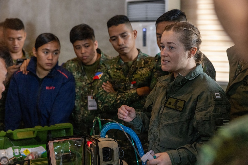 U.S. Marines, Sailors, Philippine Service Members Conduct En route Care Training