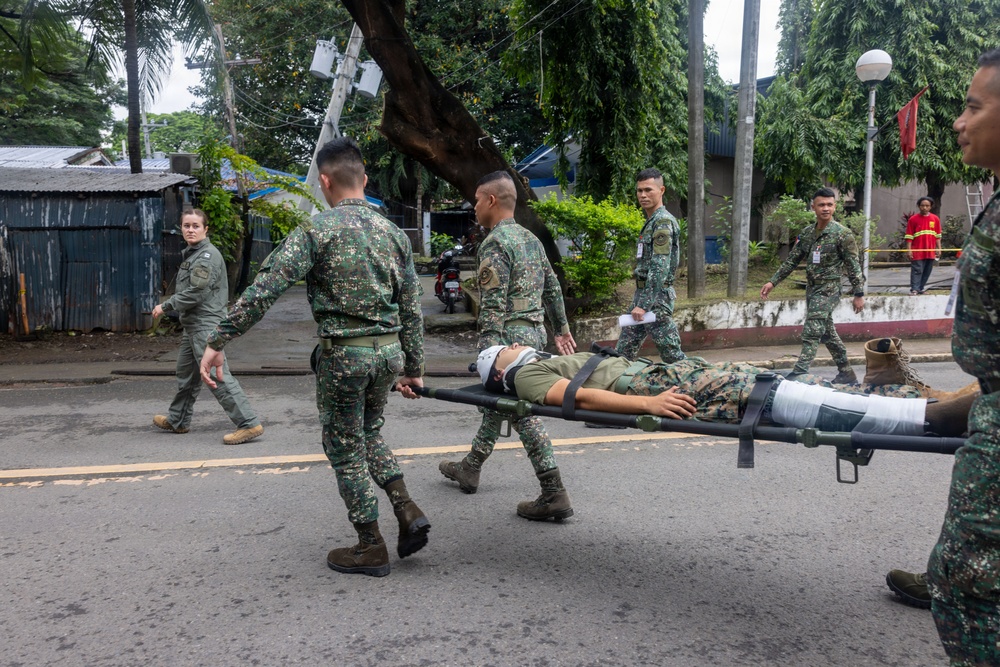 U.S. Marines, Sailors, Philippine Service Members Conduct En route Care Training